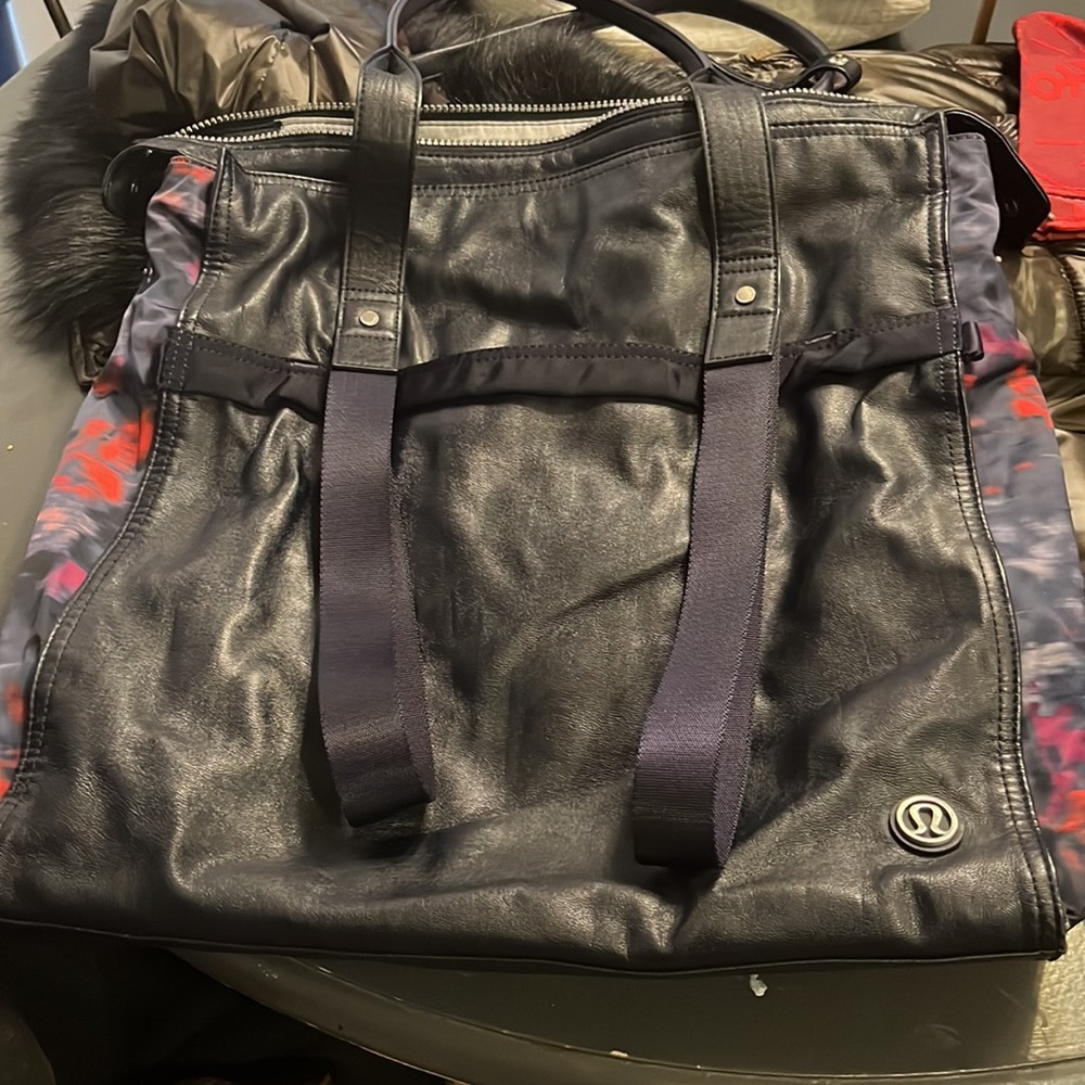 Lululemon gym bag with mat holder